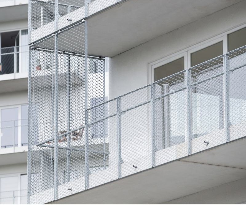 Technical view of wire mesh showing precise measurements and specifications